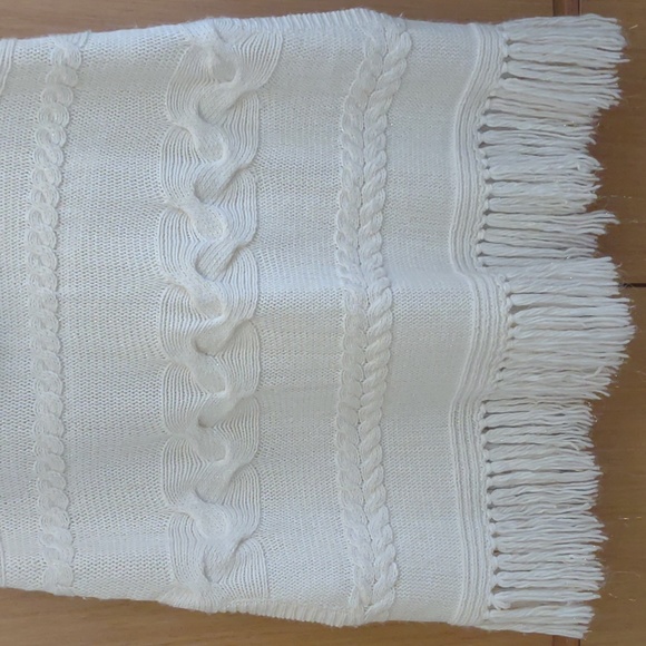 Chico's SZ L/LX White With Gold Threads Poncho/Ruana. - Picture 4 of 7